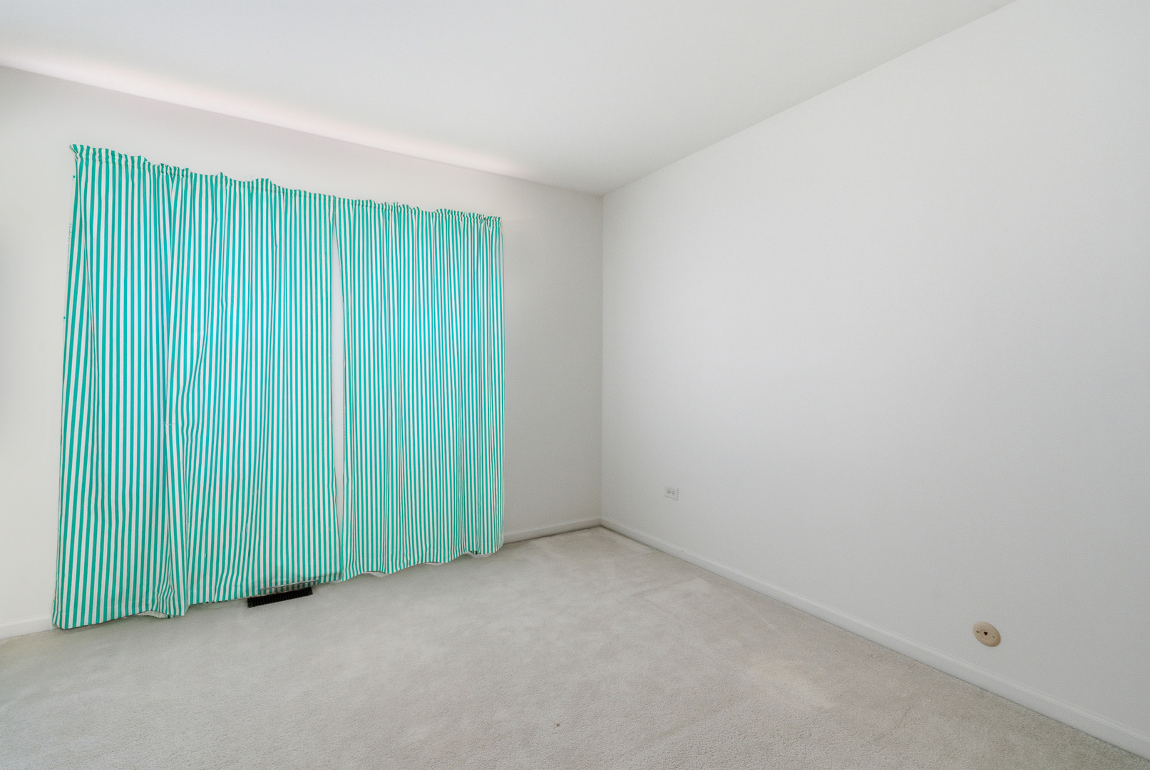 100 Sycamore Drive Bolingbrook, IL 60490 - Photo 25 of 42 an empty room with a window