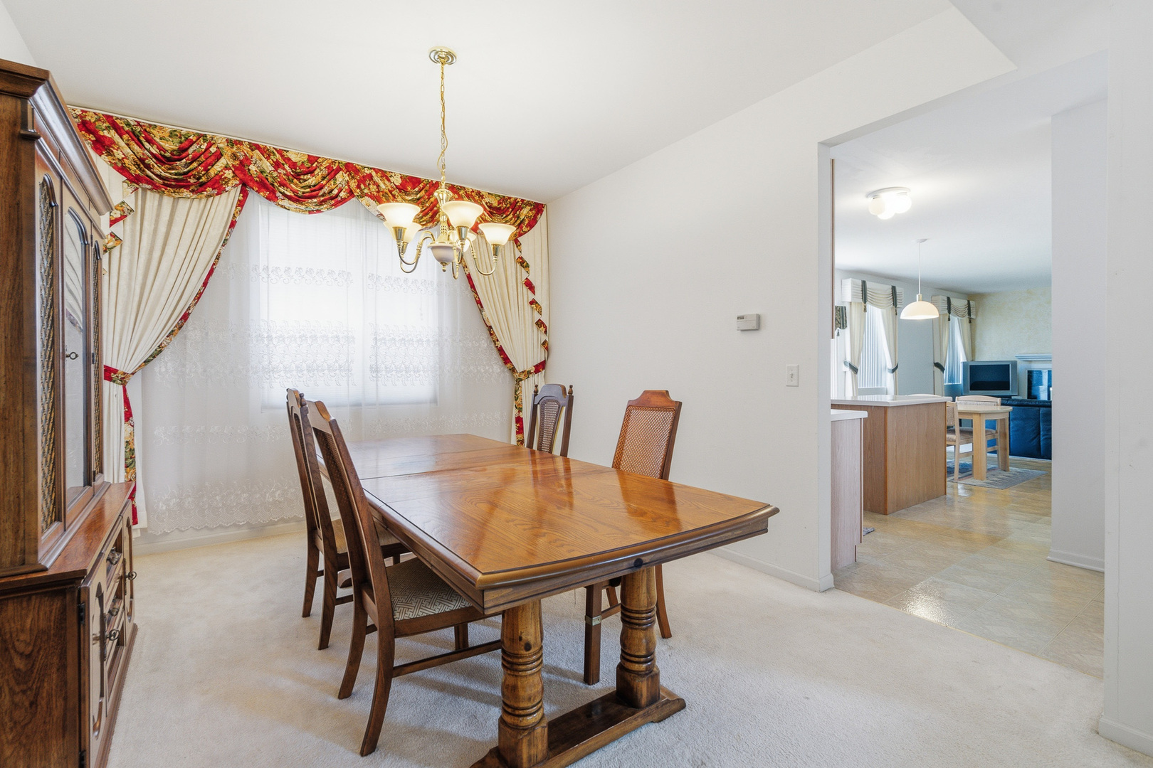 100 Sycamore Drive Bolingbrook, IL 60490 - Photo 5 of 42 a dining room with furniture and window