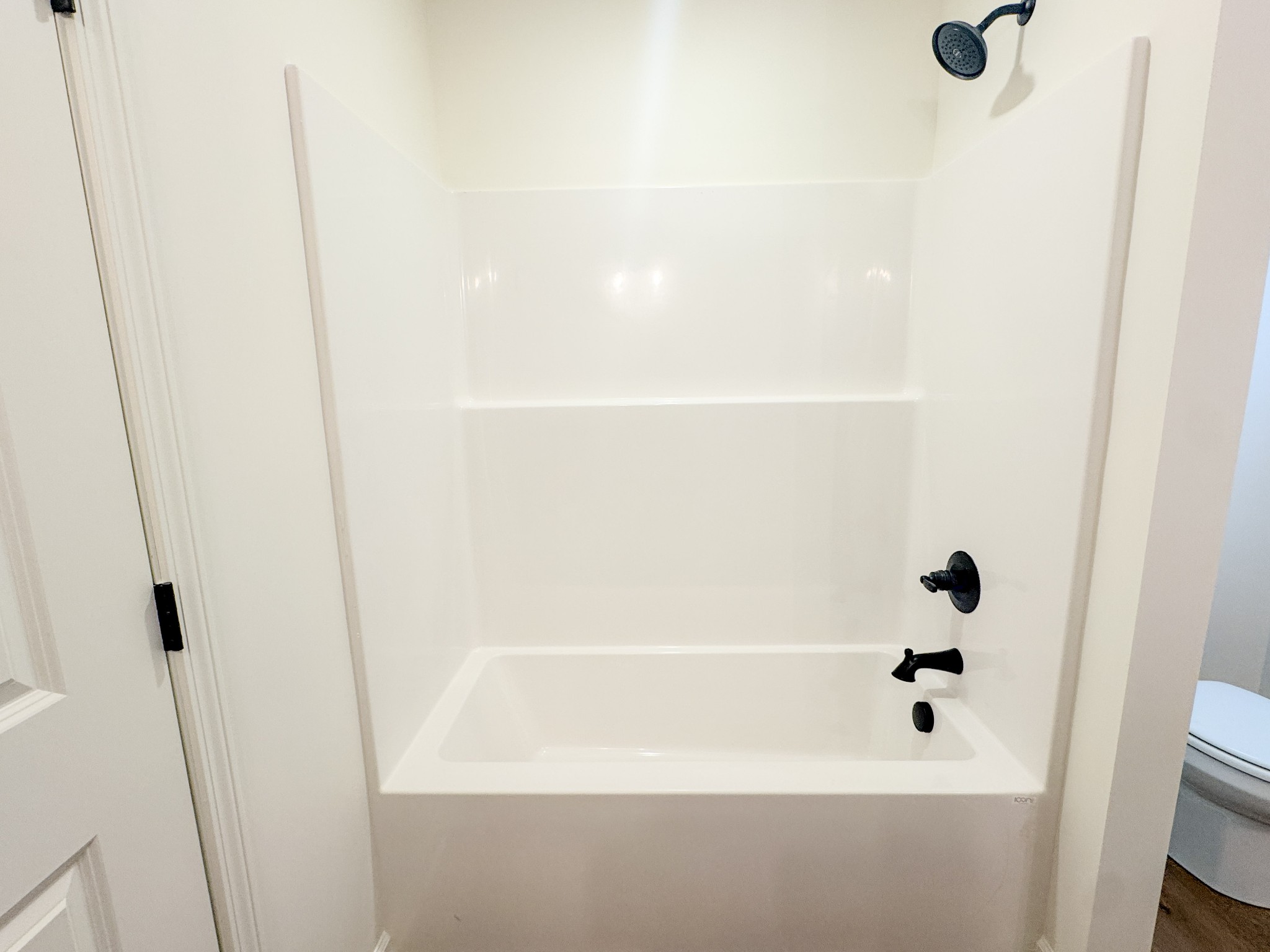 575 Pleasant Hill Road Lafayette, TN 37083 - Photo 18 of 51 a bathroom with a bathtub