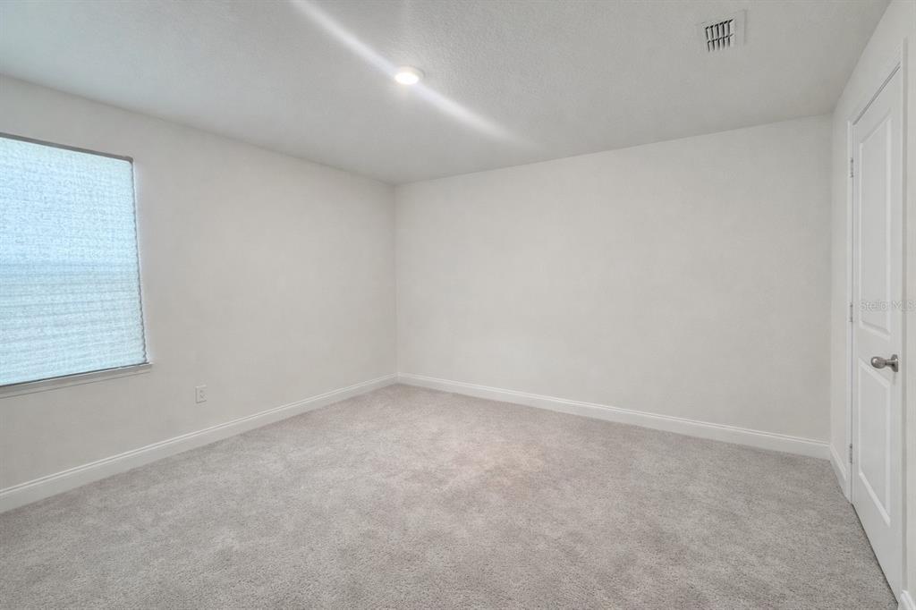 975 Vineyard Rdg Road Minneola, FL 34715 - Photo 15 of 19 an empty room with a window