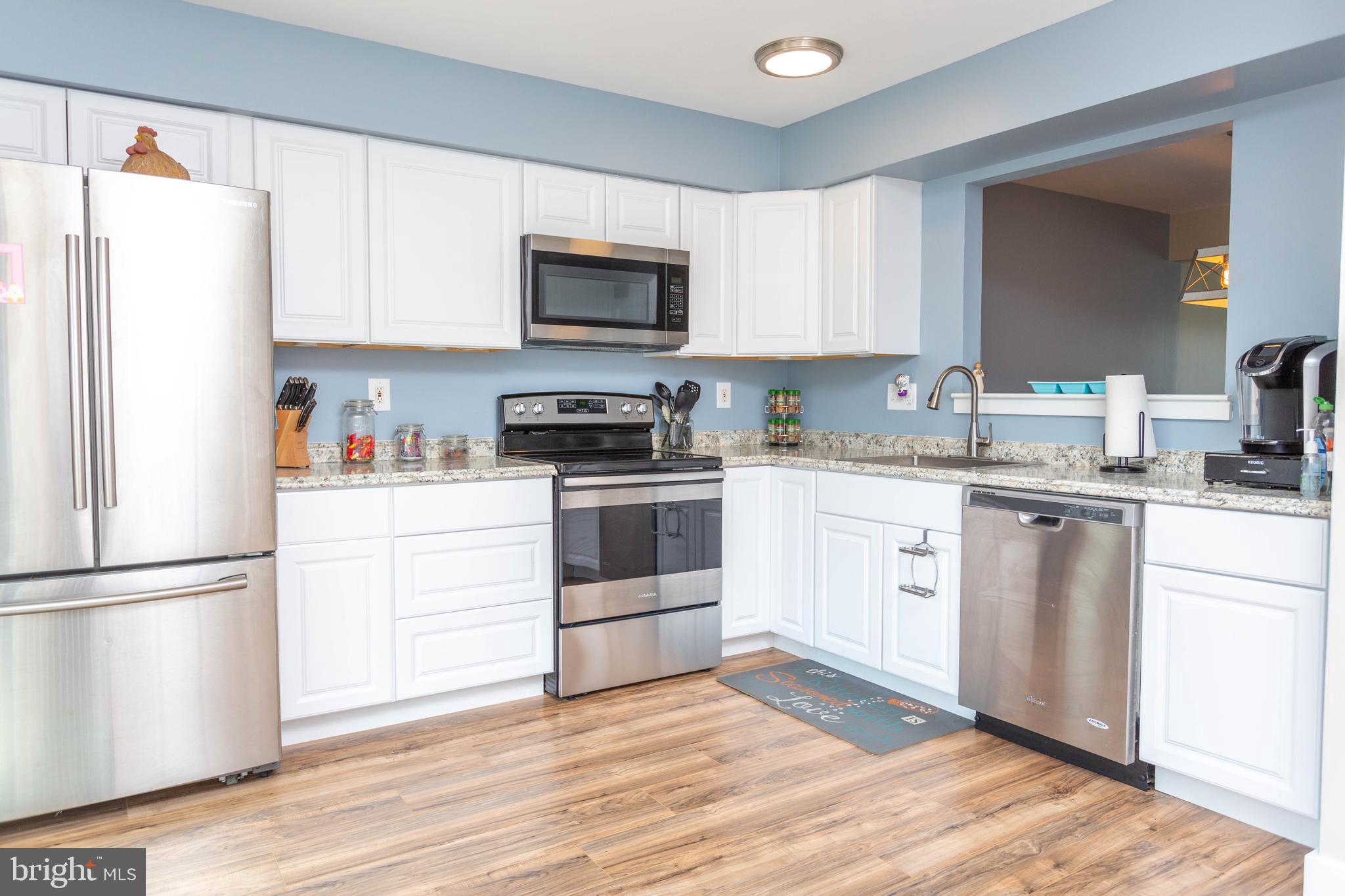 666 Hunting Fields Road Baltimore, MD 21220 - Photo 2 of 25 Kitchen w/ stainless steel appliances