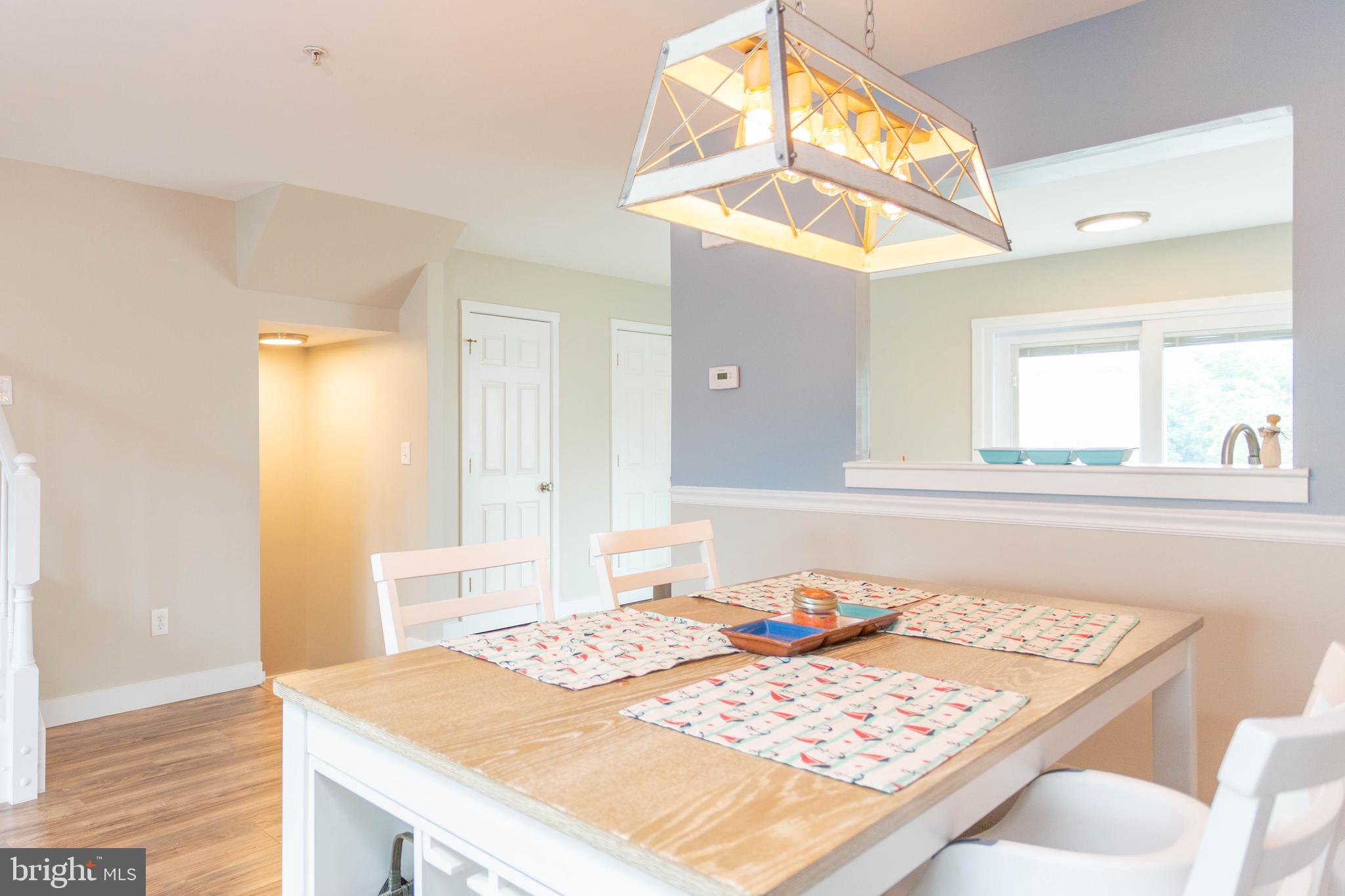 666 Hunting Fields Road Baltimore, MD 21220 - Photo 9 of 25 Dining area