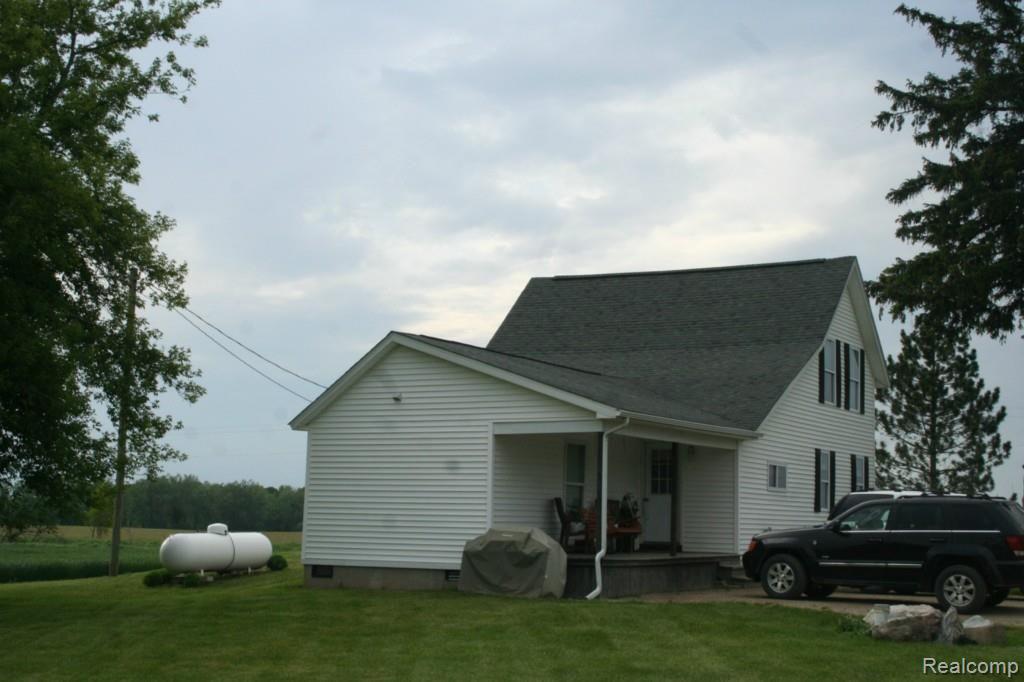 7915 Center Line Road Marlette, MI 48453 - Photo 2 of 18