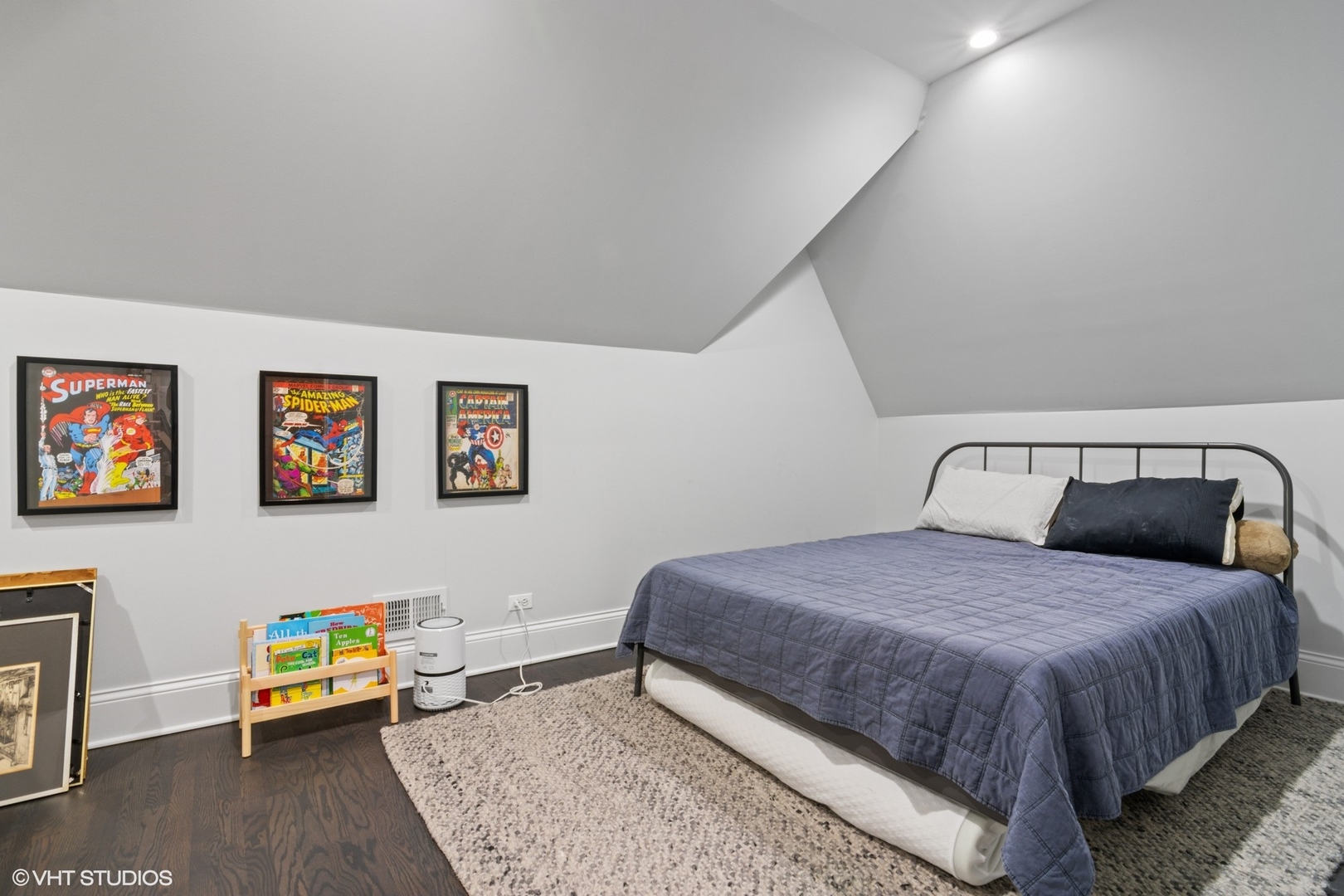 735 Baldwin Road Highland Park, IL 60035 - Photo 19 of 30 a bedroom with a bed and a couch