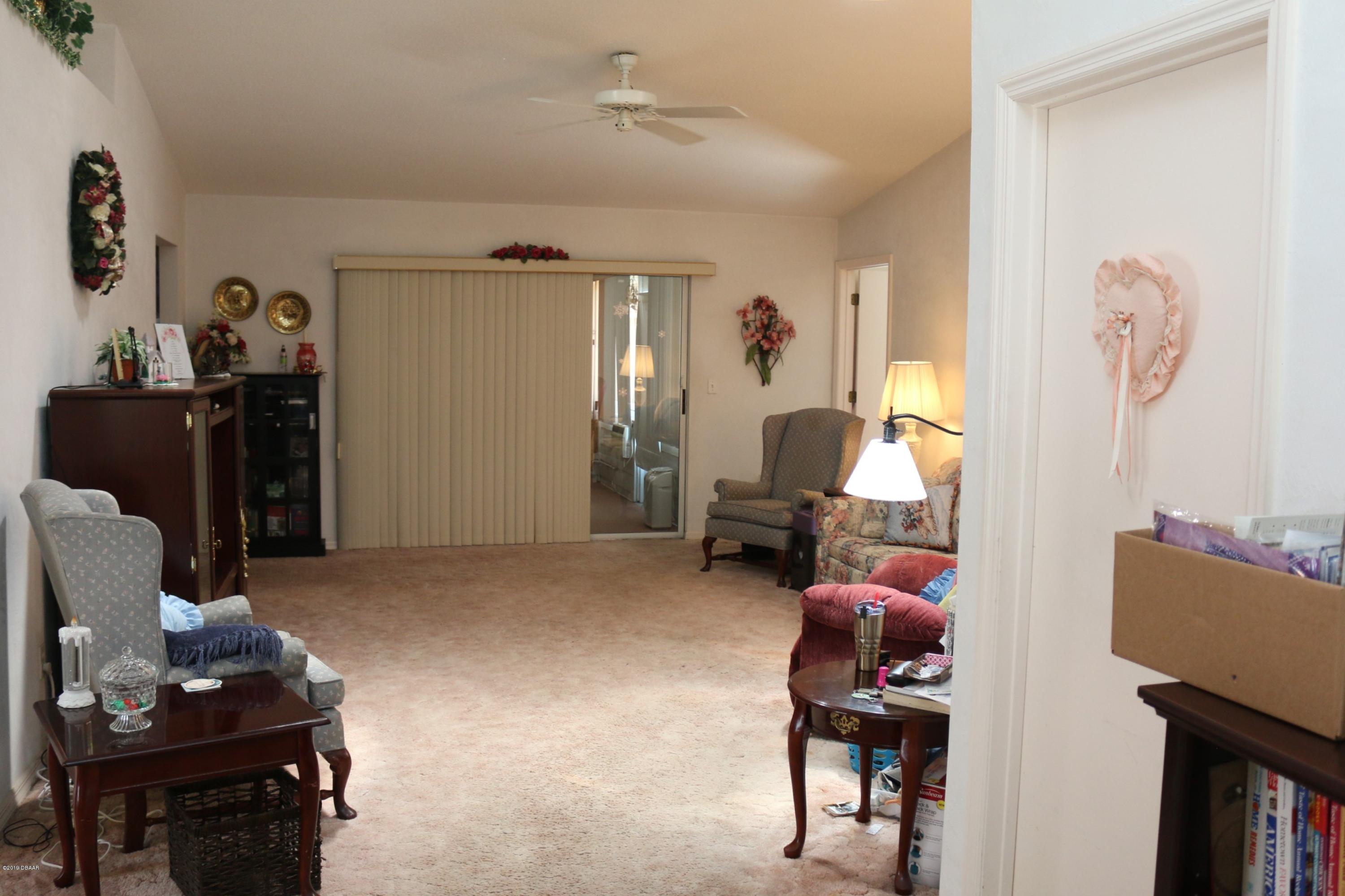 987 Deer Springs Road Port Orange, FL 32129 - Photo 4 of 34 Living Room