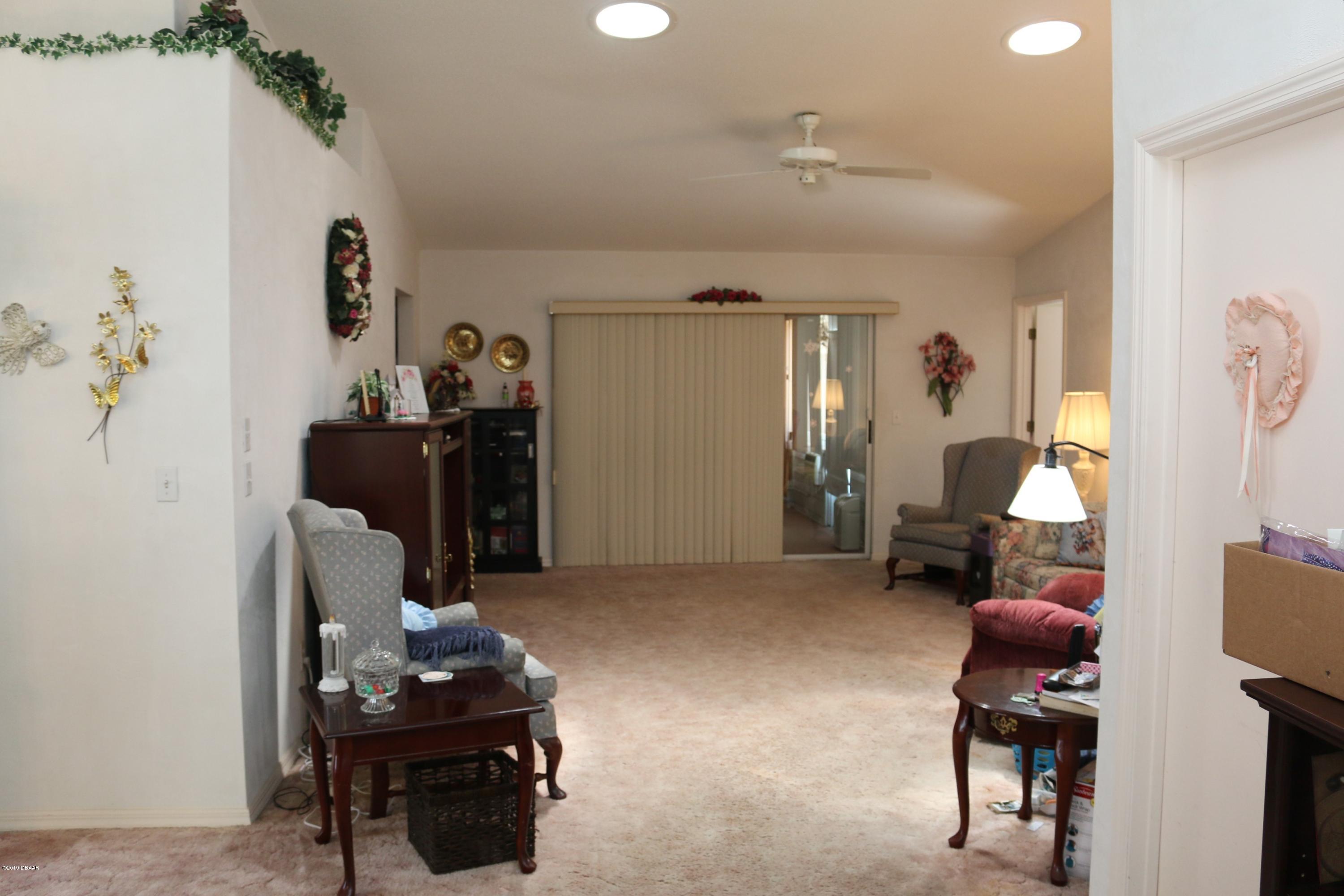 987 Deer Springs Road Port Orange, FL 32129 - Photo 5 of 34 Living Room