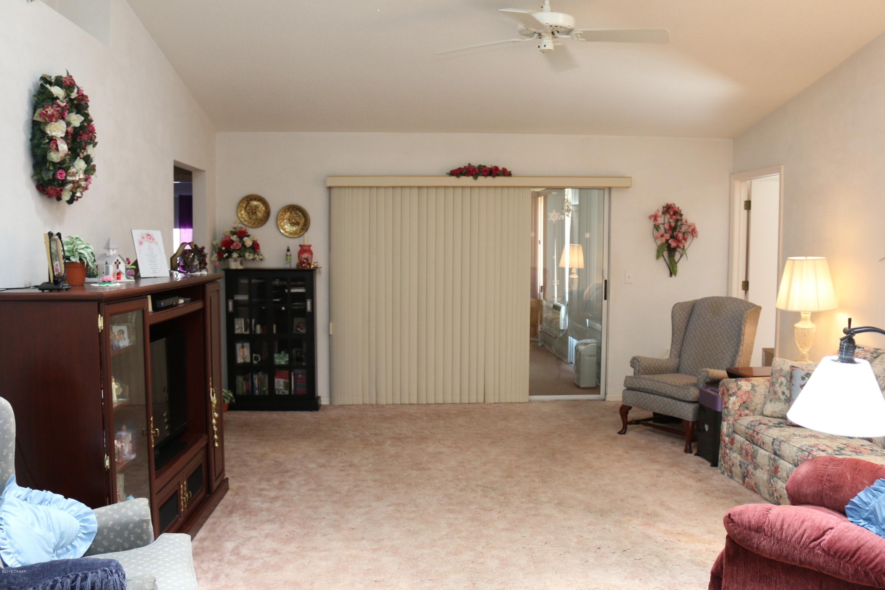 987 Deer Springs Road Port Orange, FL 32129 - Photo 6 of 34 Living Room