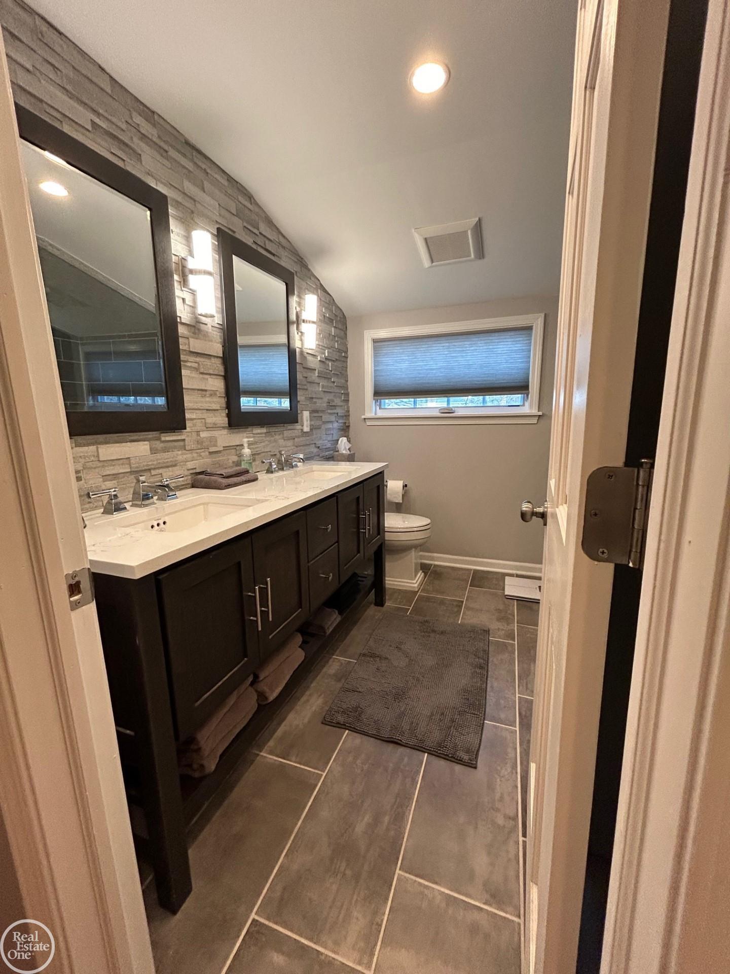 1046 Harvard Road Grosse Pointe, MI 48230 - Photo 18 of 33 50130567-dd327511-8ae3-4da0-bff2-2f38ea3834c9.JPG