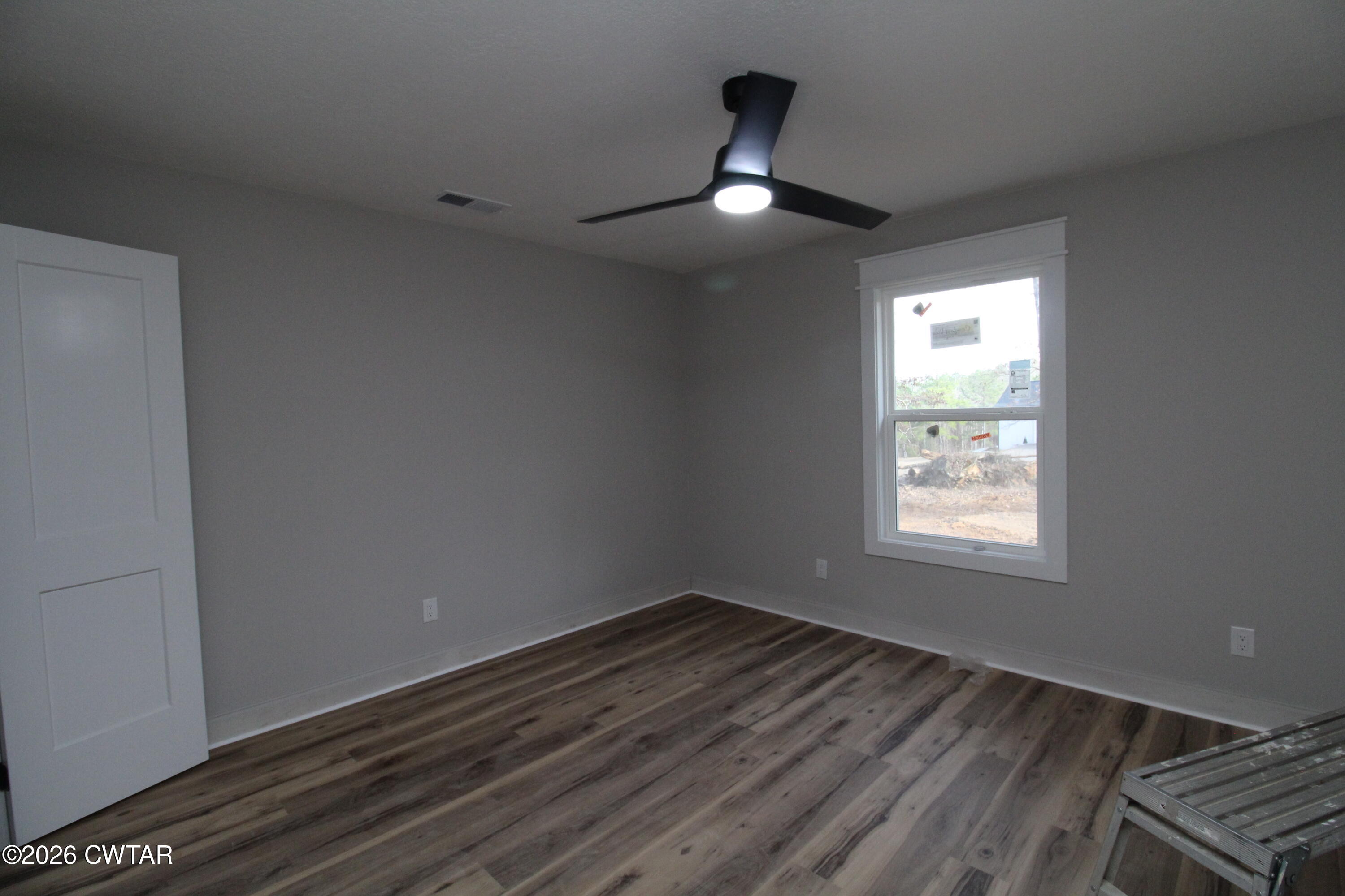 440 Oak Point Drive Lexington, TN 38351 - Photo 14 of 14 an empty room with a window