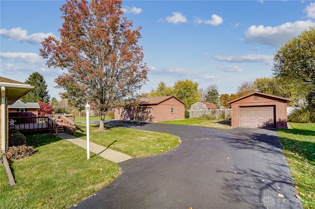 990 Whitestone Road Xenia, OH 45385 - Photo 44 of 46 Long wrap around driveway