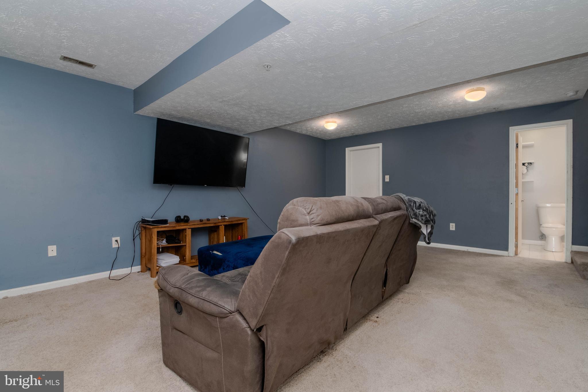 2021 Hackberry Road Baltimore, MD 21221 - Photo 28 of 33 Family Room