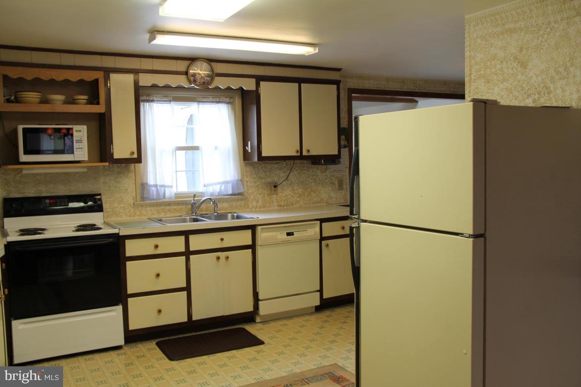 1411 Landisville Road Manheim, PA 17545 - Photo 14 of 26