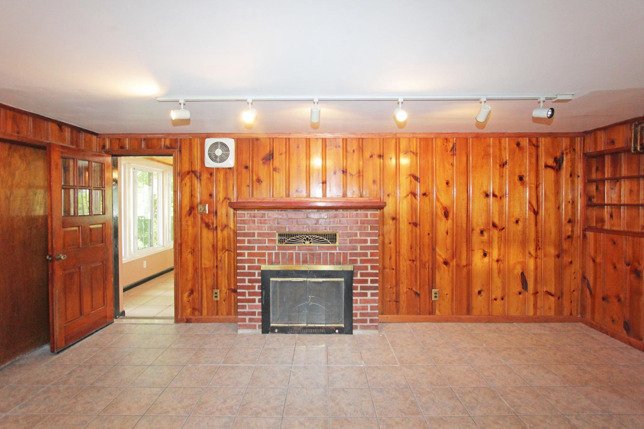 929 Cherry Tree Road Aston, PA 19014 - Photo 5 of 26 Family Room