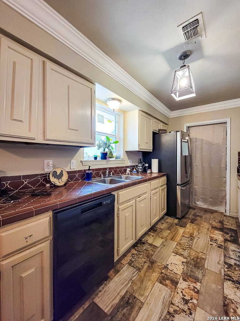 2139 Ricks Drive Eagle Pass, TX 78852 - Photo 13 of 36