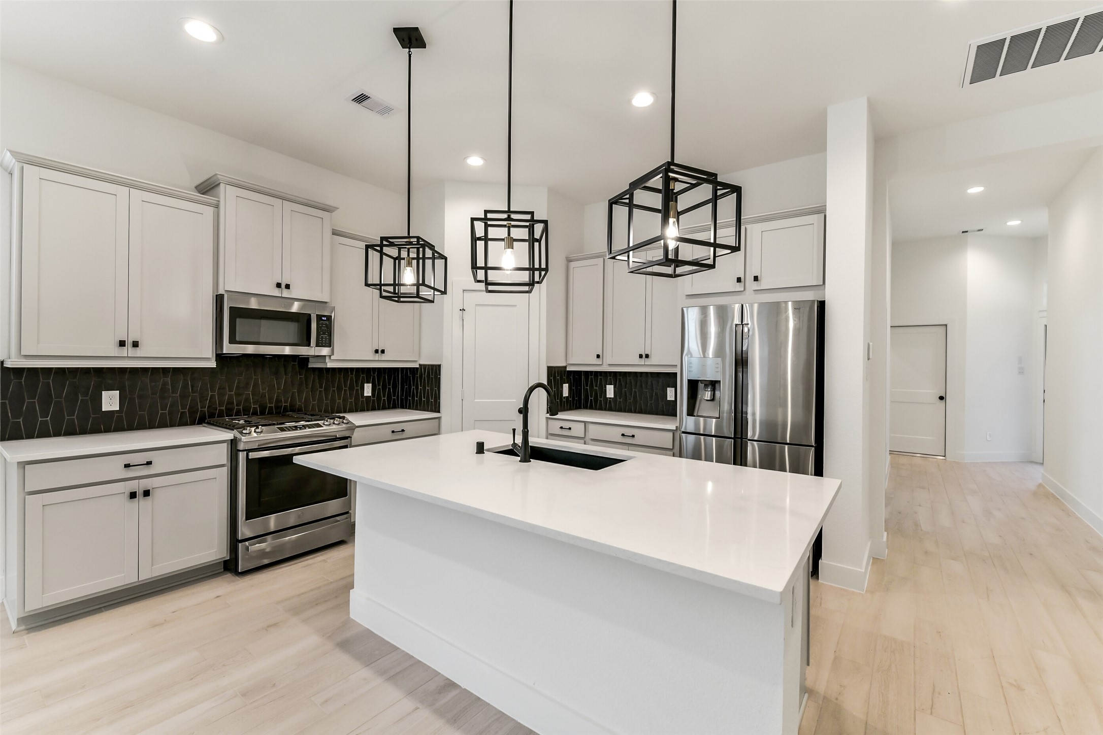 17730 Tree Of Heaven Conroe, TX 77385 - Photo 10 of 32