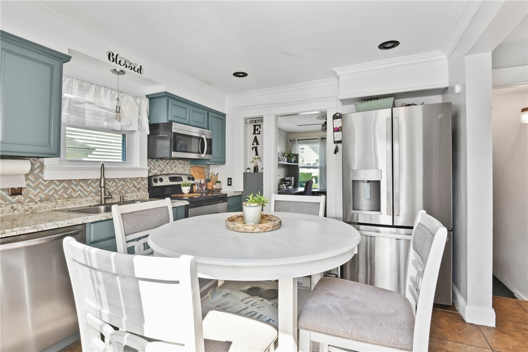 142 Lyndon Road Cranston, RI 02905 - Photo 11 of 27 142 Lyndon Rd Cranston RI 02920 - kitchen