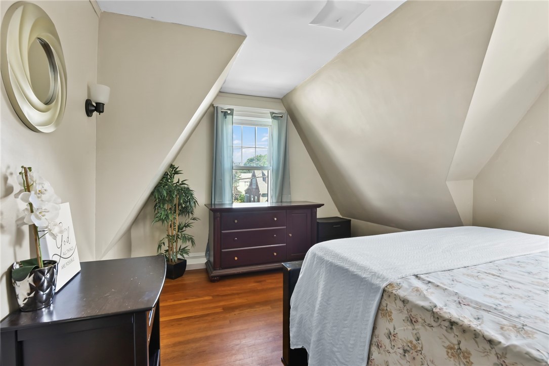 142 Lyndon Road Cranston, RI 02905 - Photo 14 of 27 142 Lyndon Rd Cranston RI 02920 - guest bedroom