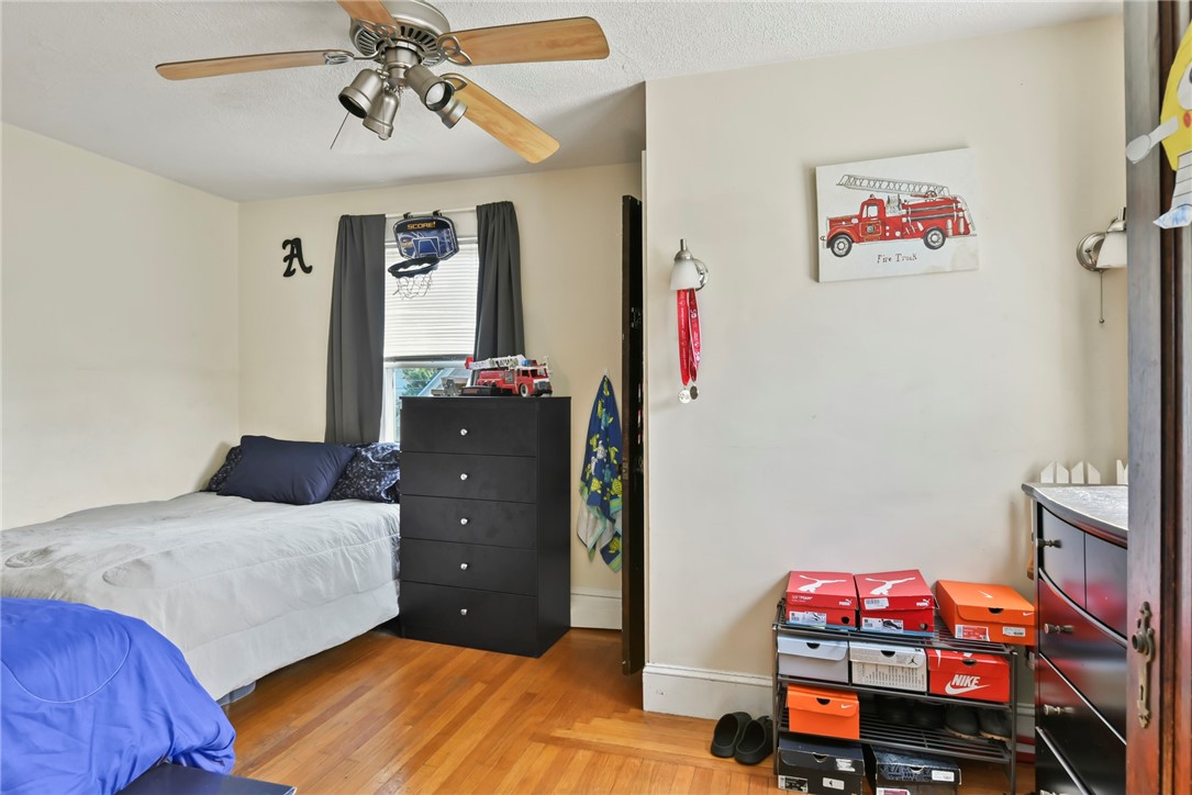 142 Lyndon Road Cranston, RI 02905 - Photo 15 of 27 142 Lyndon Rd Cranston RI 02920 - 2nd bedroom