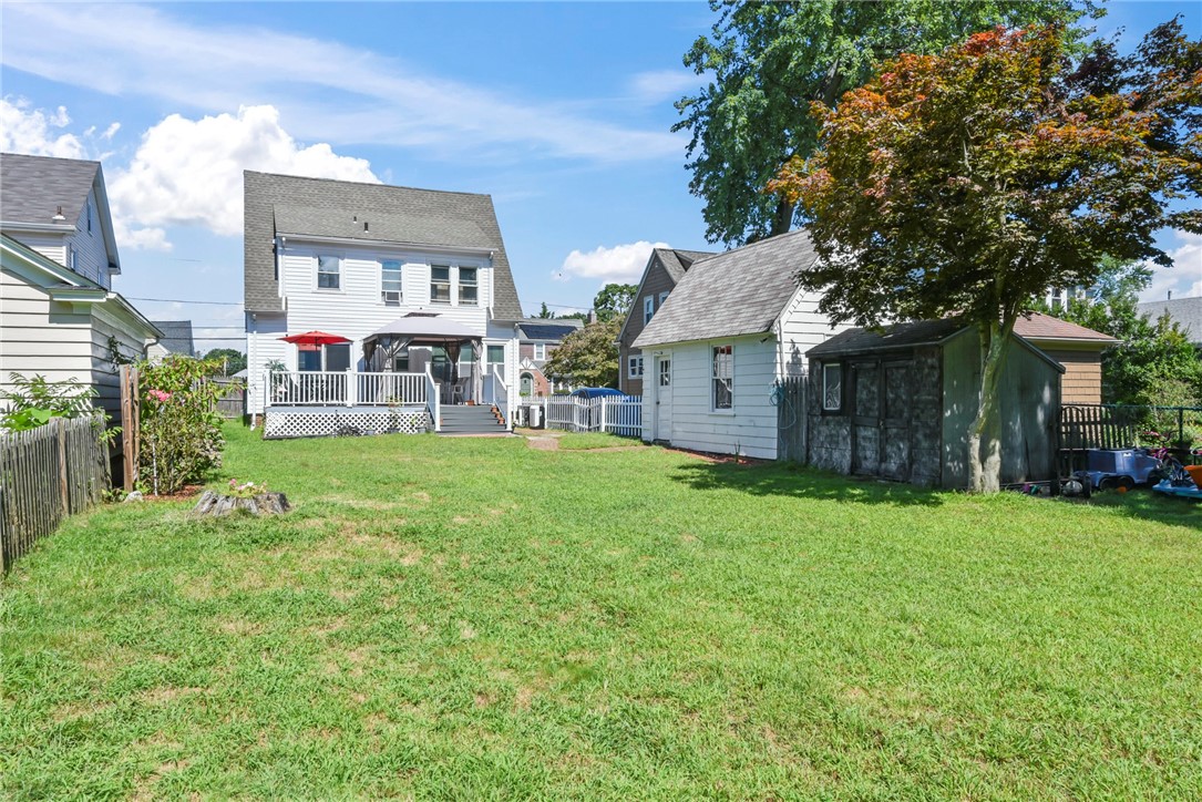 142 Lyndon Road Cranston, RI 02905 - Photo 3 of 27 142 Lyndon Rd Cranston RI 02920
