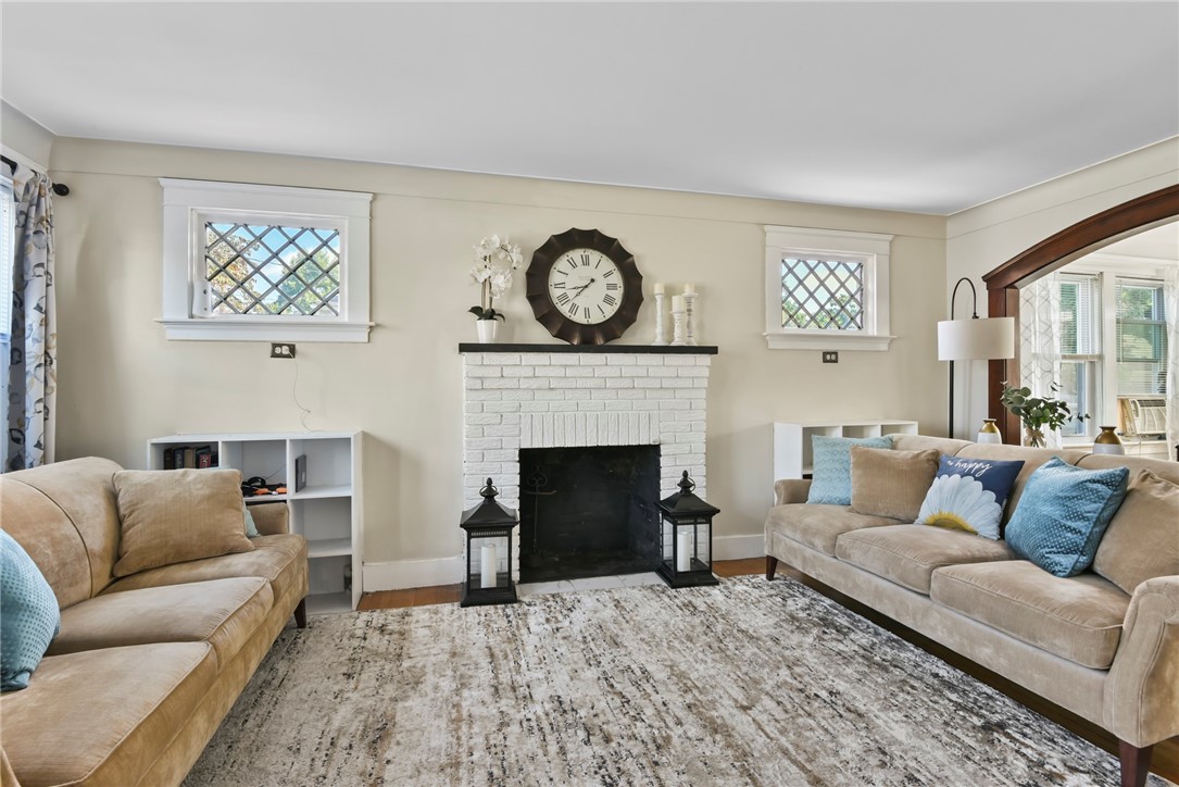 142 Lyndon Road Cranston, RI 02905 - Photo 5 of 27 142 Lyndon Rd Cranston RI 02920 - living room