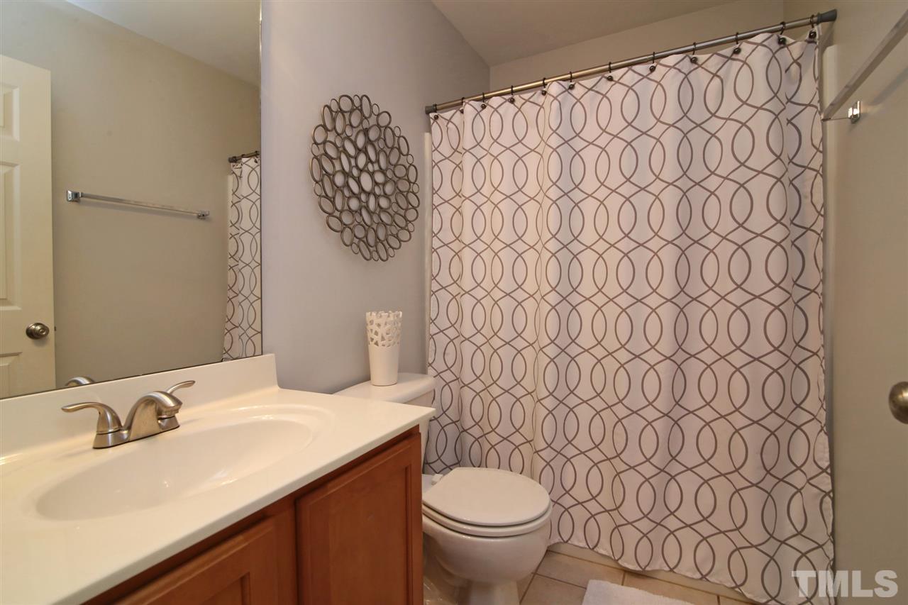 2525 Springfield Park Drive Raleigh, NC 27614 - Photo 19 of 25 Secondary full bath upstairs.