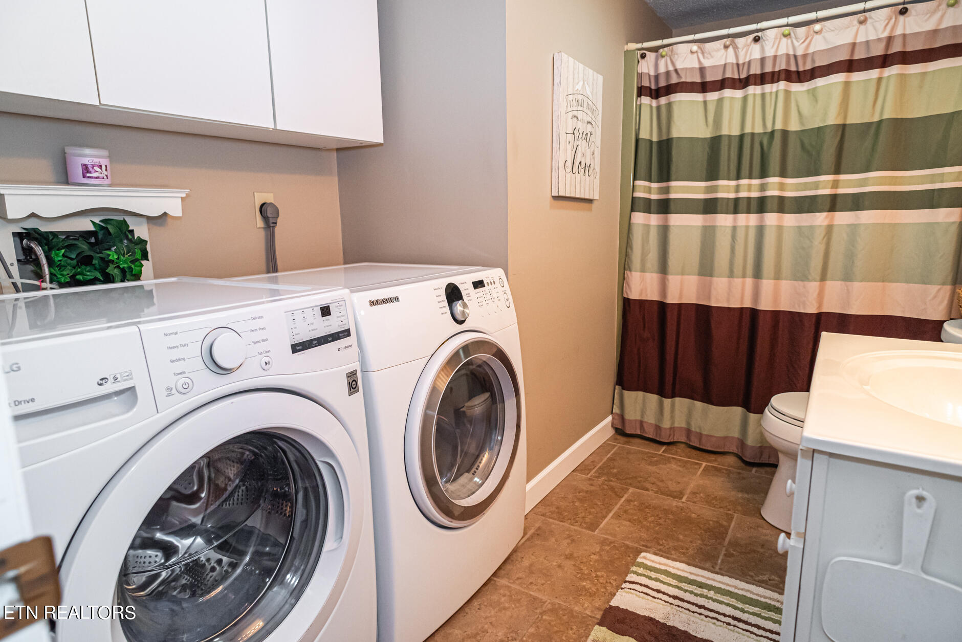 154 Ragon Road Philadelphia, TN 37846 - Photo 26 of 35 3rd Bathroom/Laundry