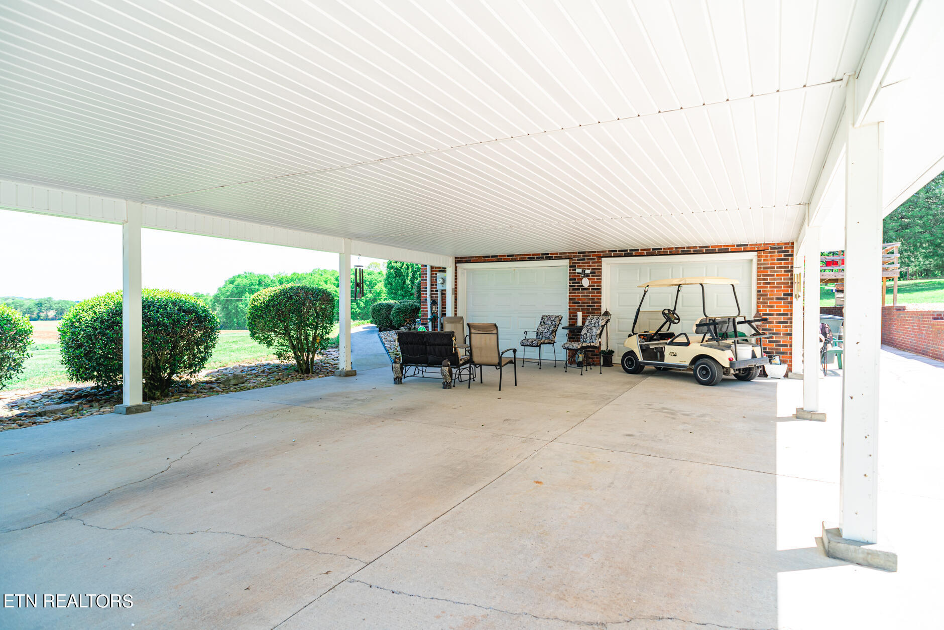 154 Ragon Road Philadelphia, TN 37846 - Photo 4 of 35 Huge Car Port