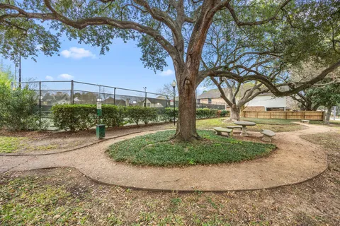 $395,000 | 1513 Beaconshire, Houston, TX 77077