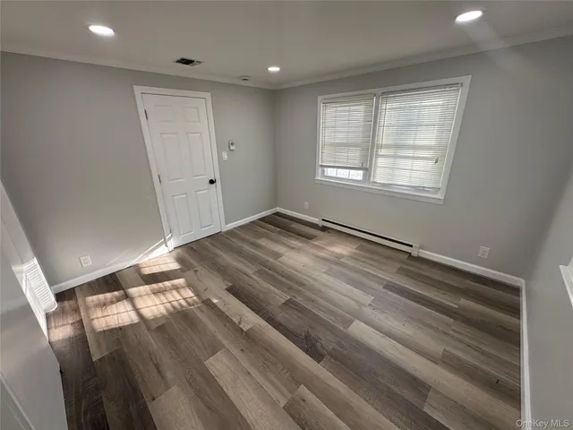 $4,500 | 81 Oakside Road, Smithtown, NY 11787