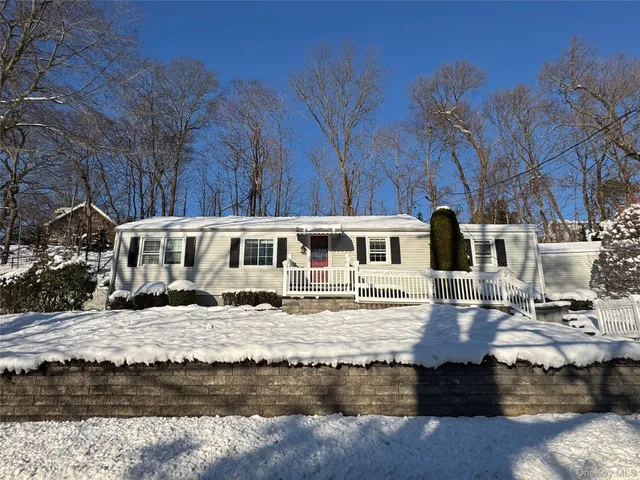 $4,500 | 81 Oakside Road, Smithtown, NY 11787