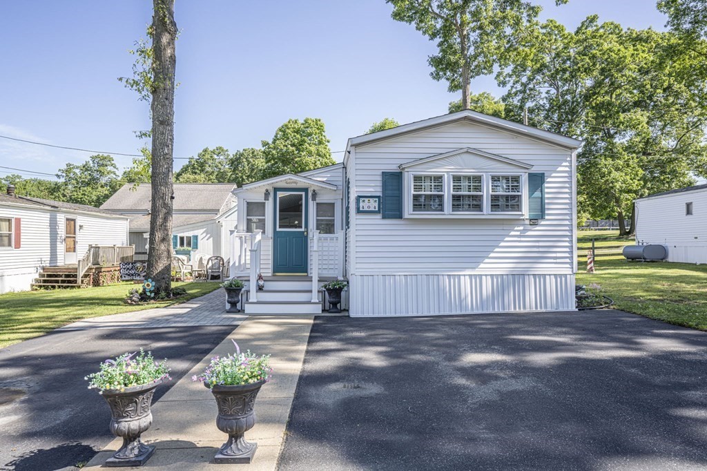 225 Brayton Road, Unit 404 Tiverton, RI 02878 - Photo 1 of 31