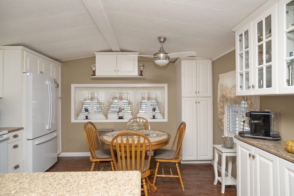 225 Brayton Road, Unit 404 Tiverton, RI 02878 - Photo 11 of 31