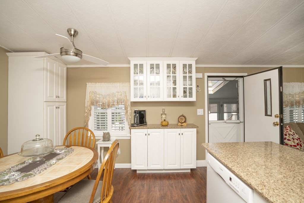 225 Brayton Road, Unit 404 Tiverton, RI 02878 - Photo 13 of 31