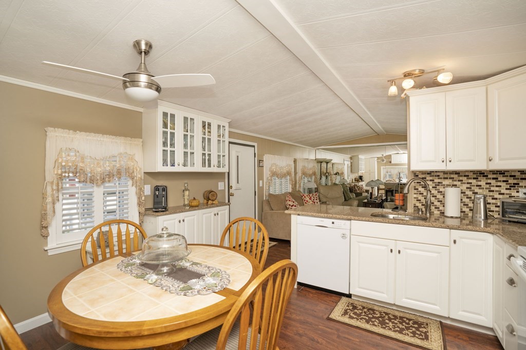 225 Brayton Road, Unit 404 Tiverton, RI 02878 - Photo 14 of 31