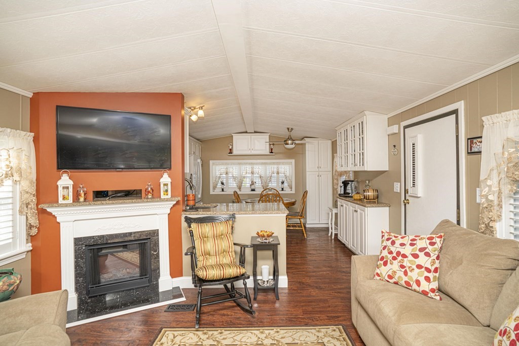 225 Brayton Road, Unit 404 Tiverton, RI 02878 - Photo 18 of 31