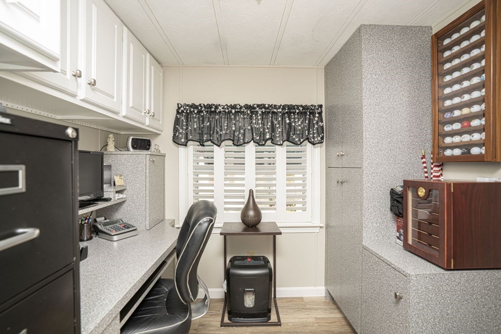 225 Brayton Road, Unit 404 Tiverton, RI 02878 - Photo 20 of 31