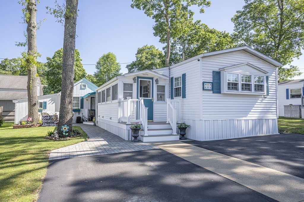 225 Brayton Road, Unit 404 Tiverton, RI 02878 - Photo 2 of 31