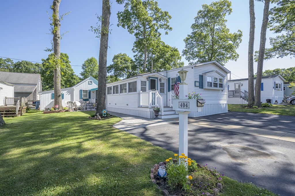 225 Brayton Road, Unit 404 Tiverton, RI 02878 - Photo 3 of 31