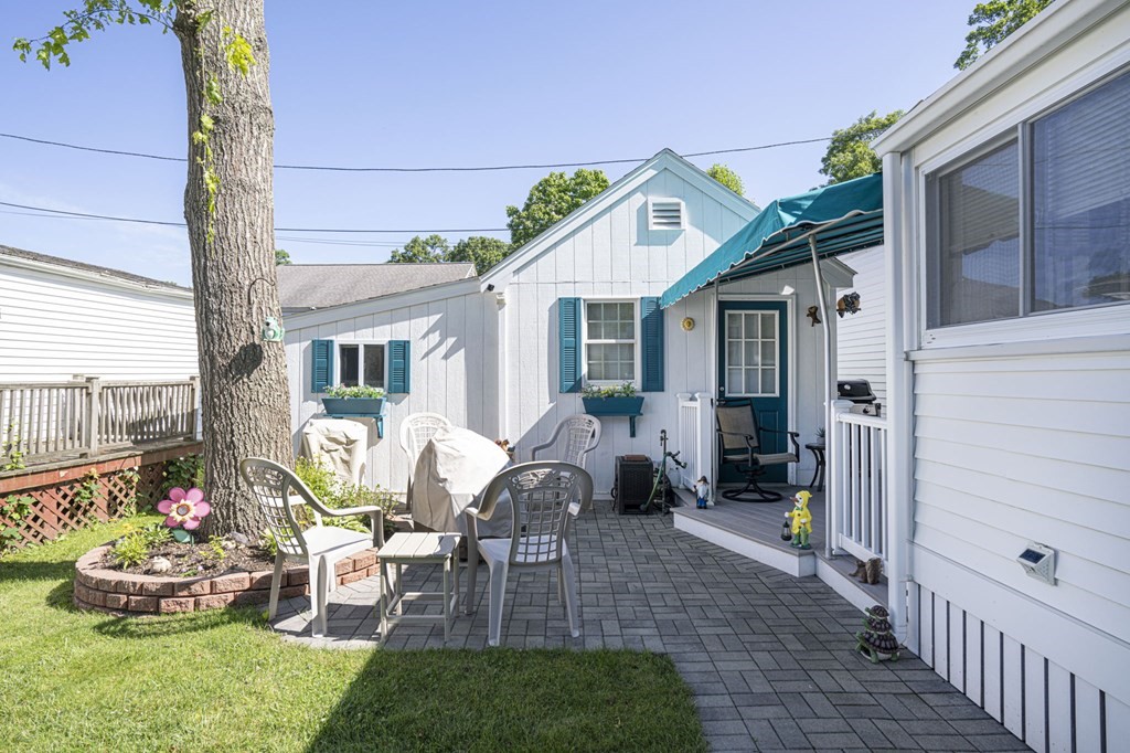 225 Brayton Road, Unit 404 Tiverton, RI 02878 - Photo 4 of 31