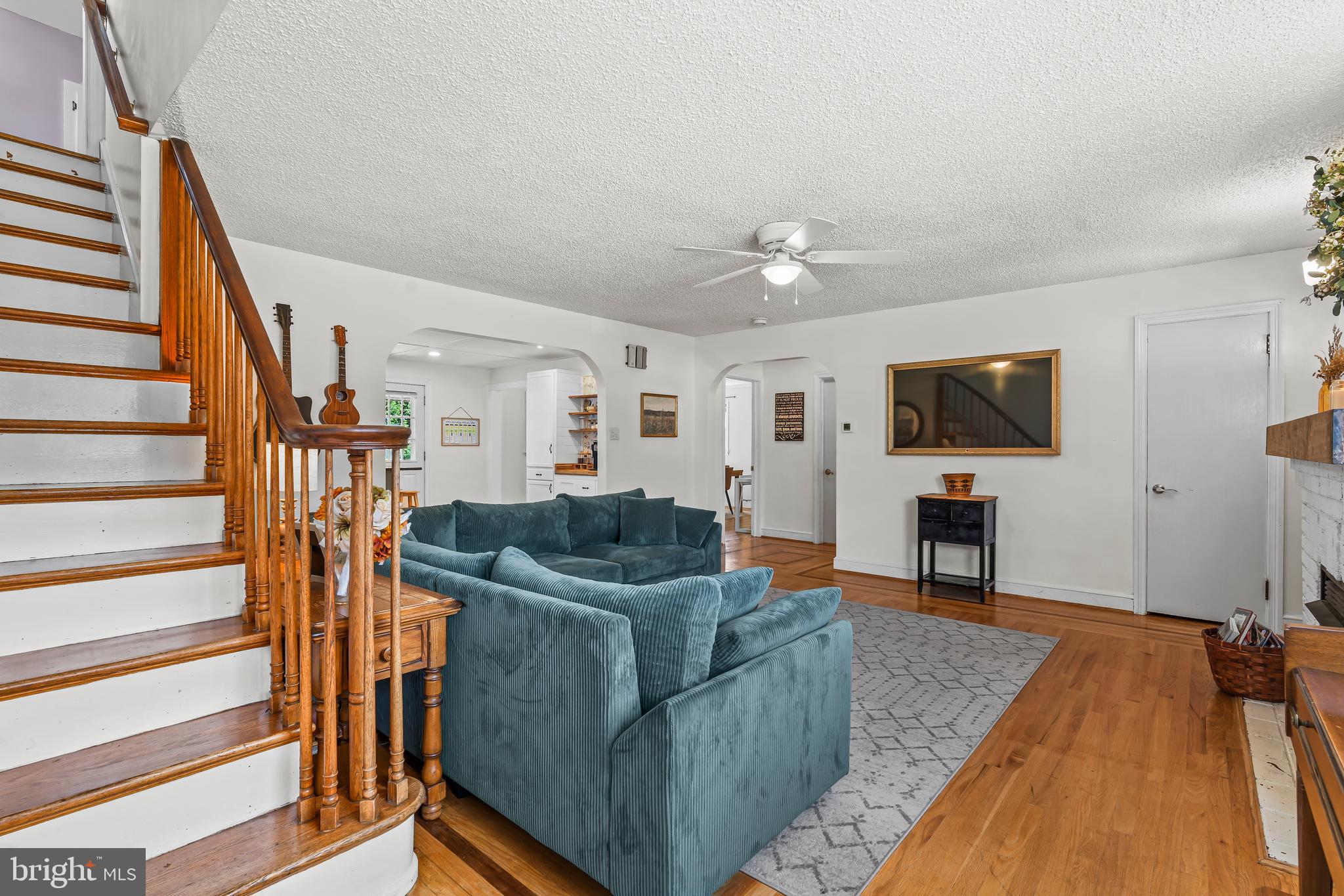 712 Interval Road Hagerstown, MD 21740 - Photo 9 of 47 Living room