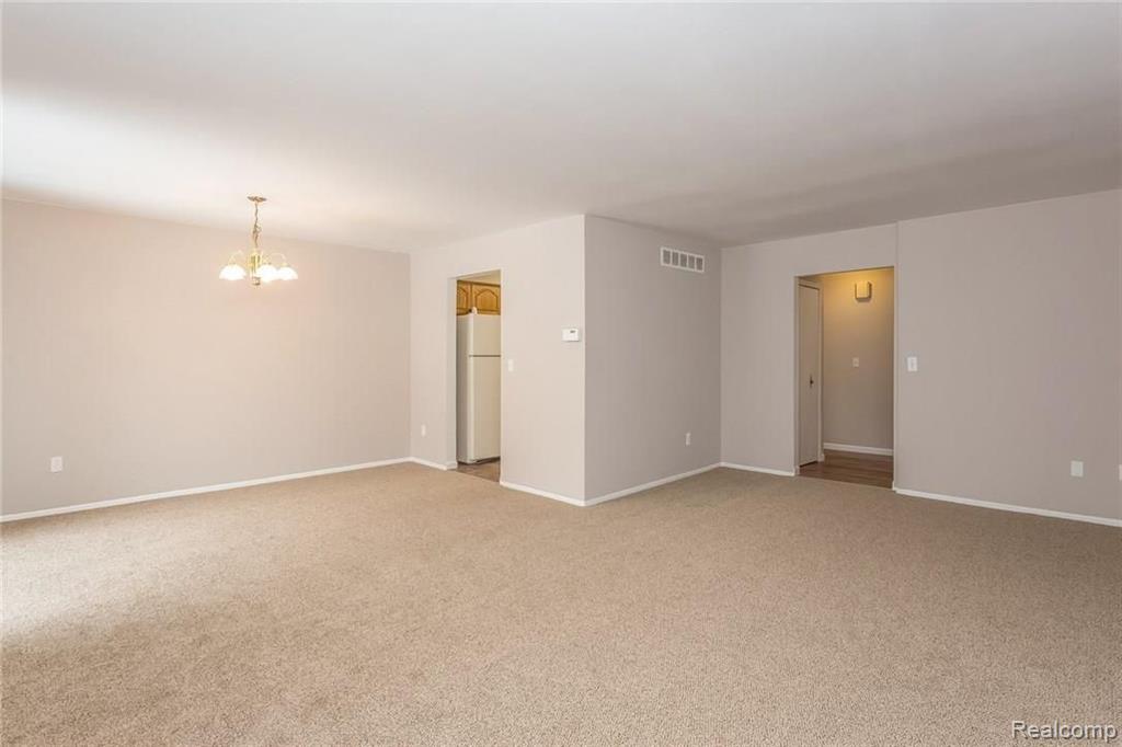 108 Manor Way Rochester, MI 48309 - Photo 8 of 32