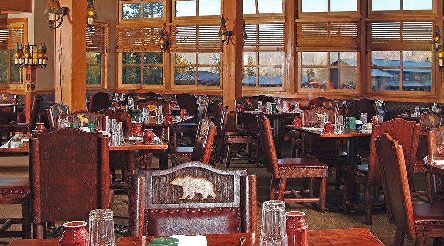 451 Moran Road Arnold, CA 95223 - Photo 37 of 38 Blue Lake Springs Snow Flake Lodge Dining Room