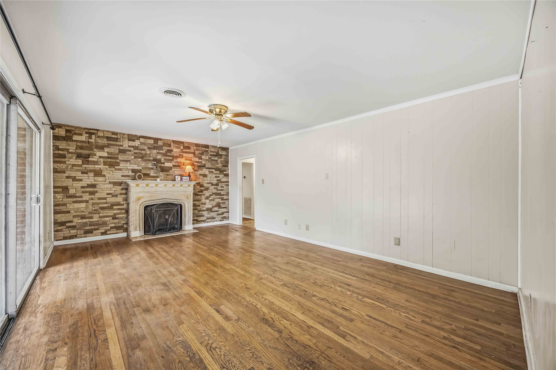 435 Rolling Wood Road Baytown, TX 77520 - Photo 6 of 29 This extra large primary living room allows for large family gatherings