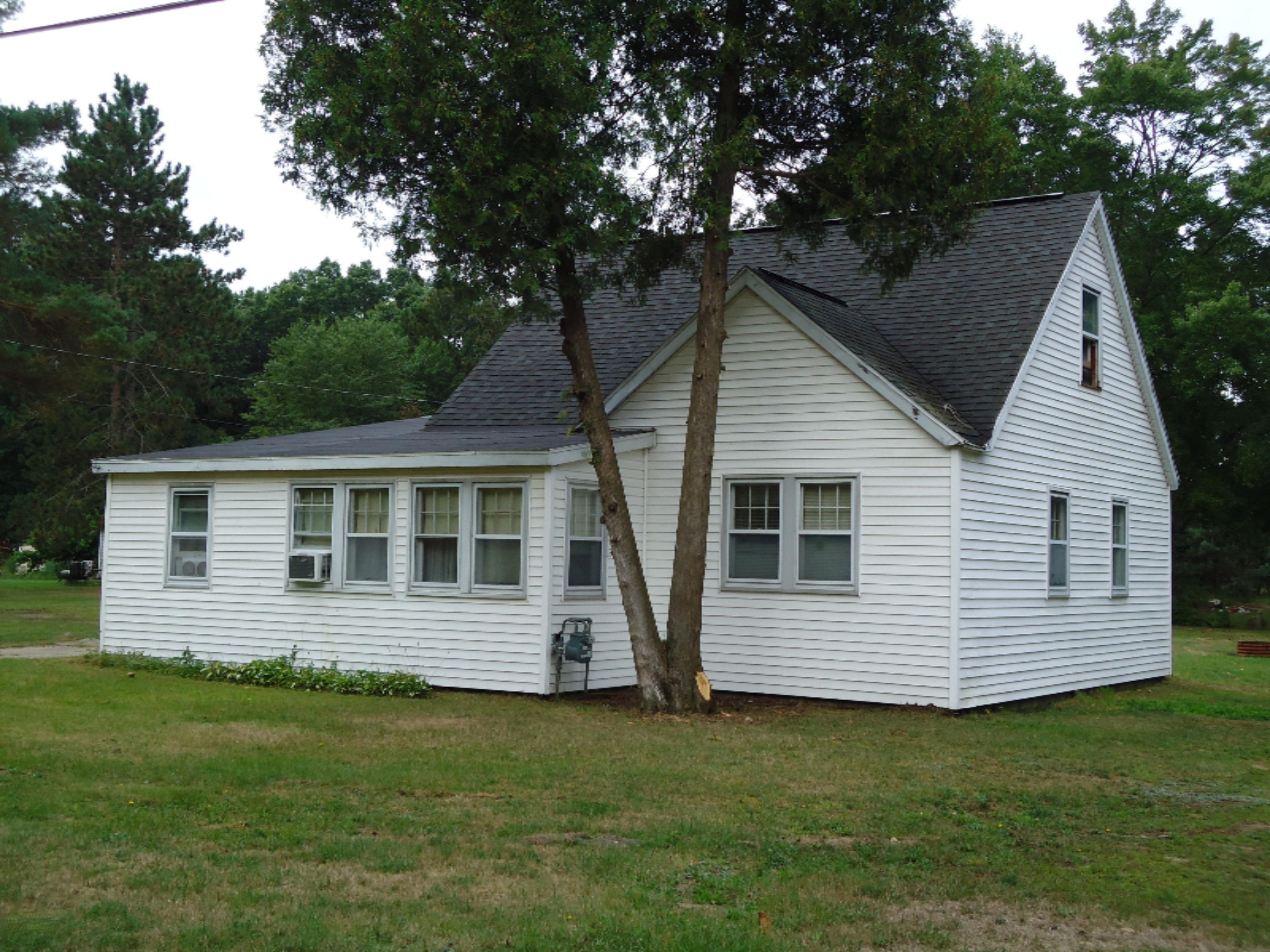 553 South Brooks Road Muskegon, MI 49442 - Photo 1 of 19 553 S Brooks (2)