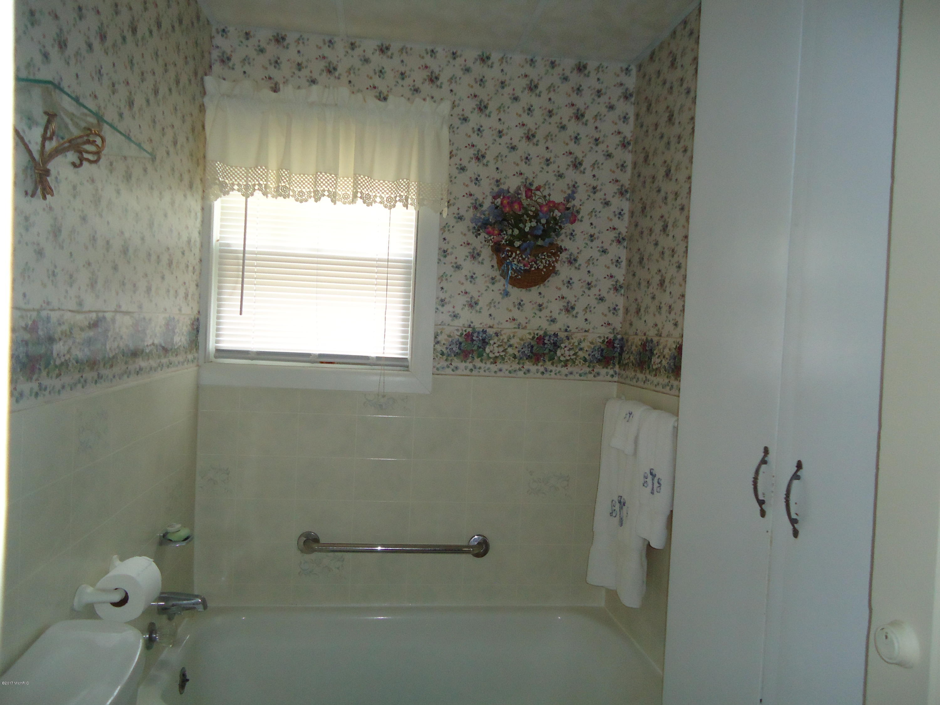 553 South Brooks Road Muskegon, MI 49442 - Photo 15 of 19 553 S Brooks (22)