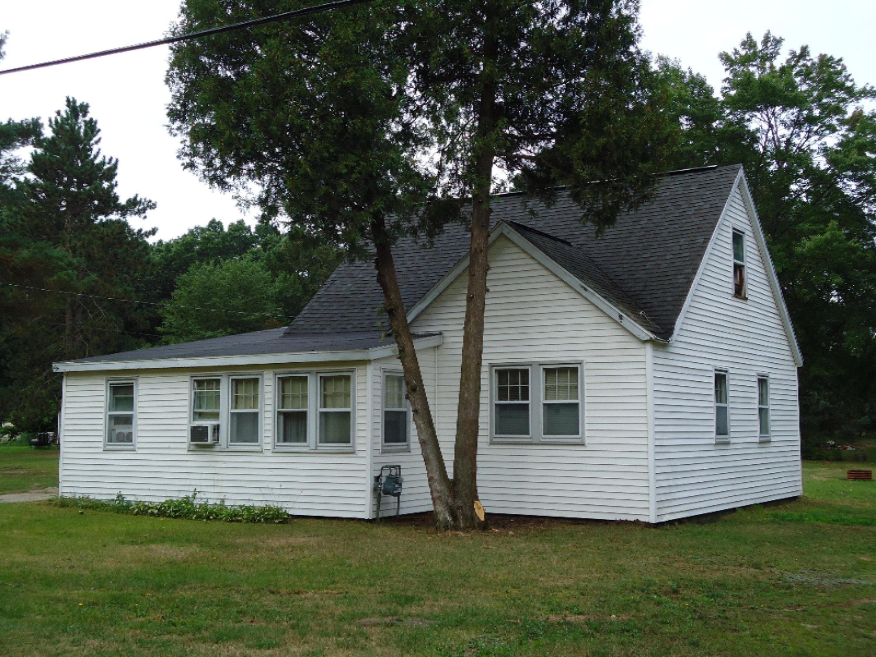 553 South Brooks Road Muskegon, MI 49442 - Photo 2 of 19 553 S Brooks (3)