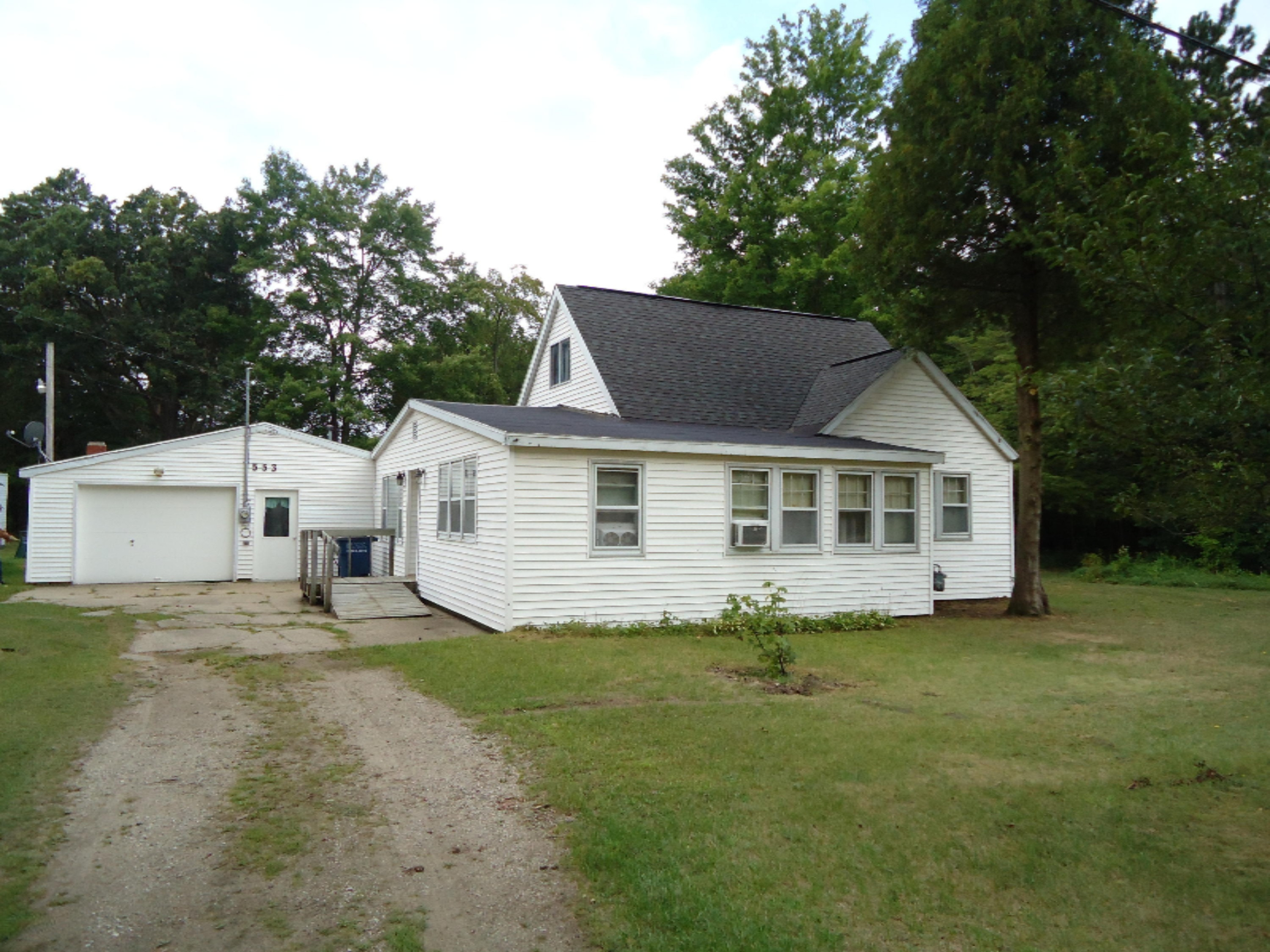 553 South Brooks Road Muskegon, MI 49442 - Photo 3 of 19 553 S Brooks (004)