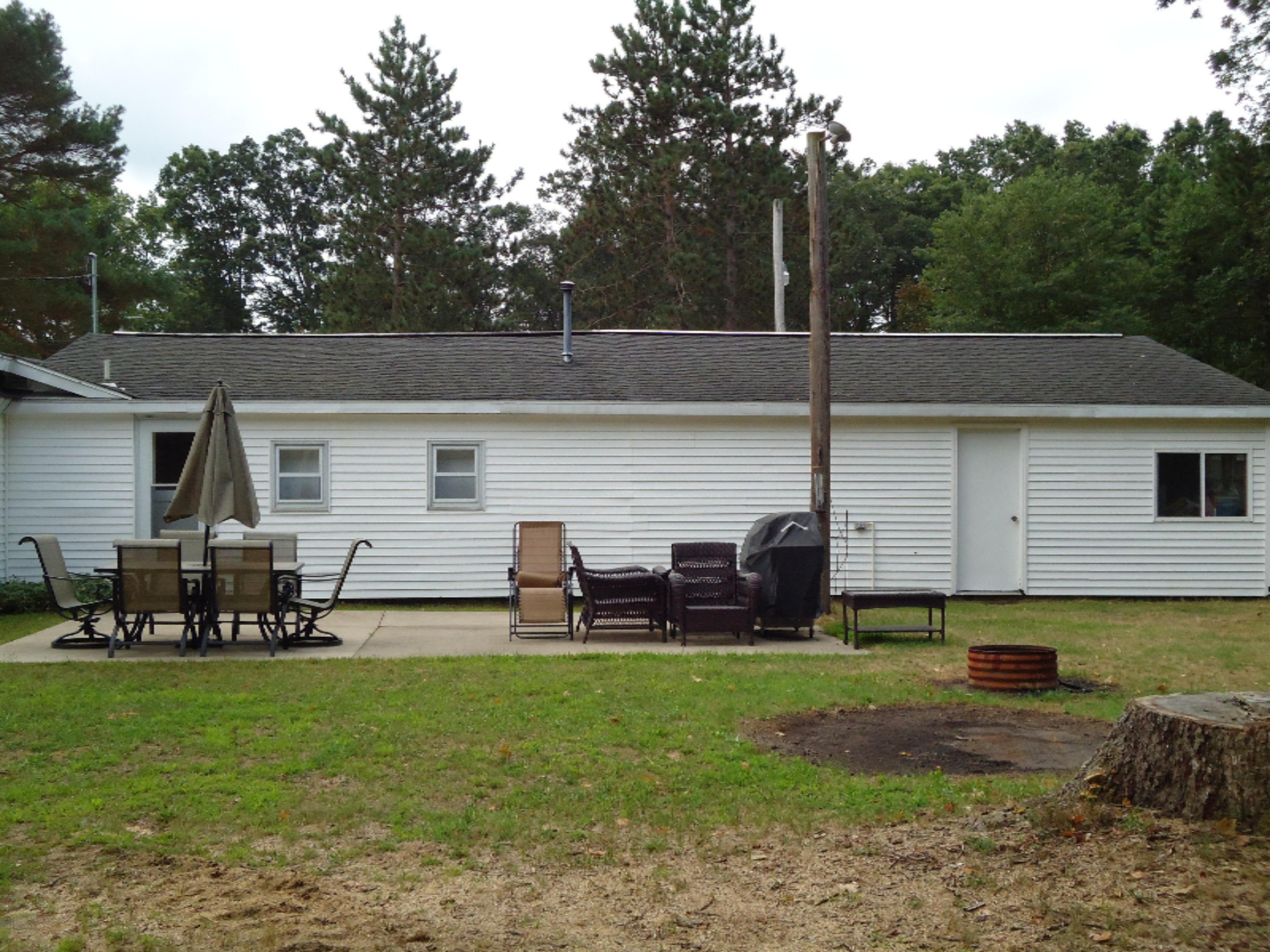 553 South Brooks Road Muskegon, MI 49442 - Photo 4 of 19 553 S Brooks (4)