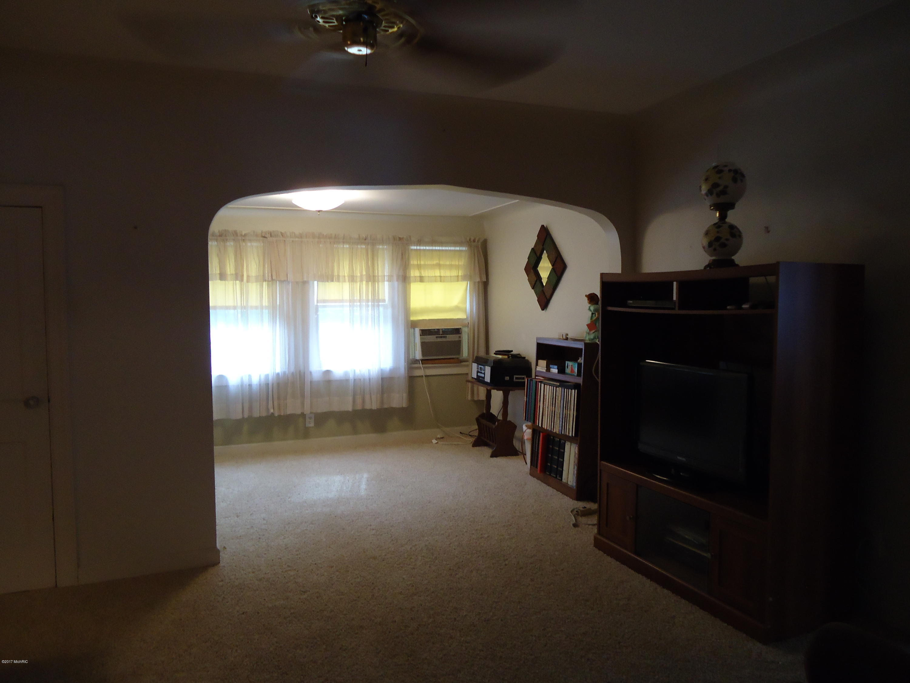 553 South Brooks Road Muskegon, MI 49442 - Photo 6 of 19 553 S Brooks (7)