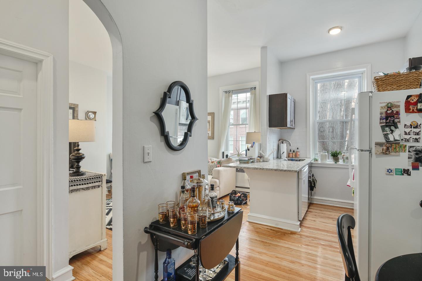 614 Pine Street, Unit 2F Philadelphia, PA 19106 - Photo 3 of 10
